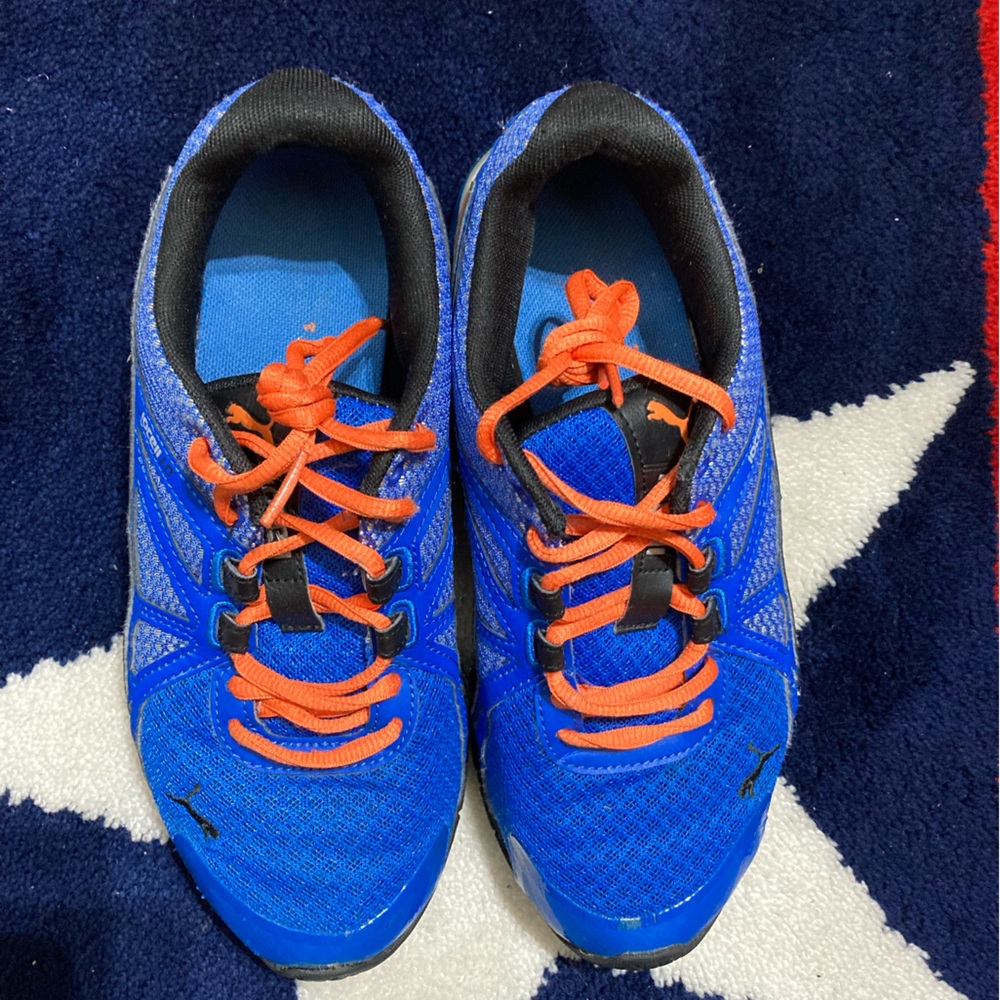Puma girls sneaker size 5